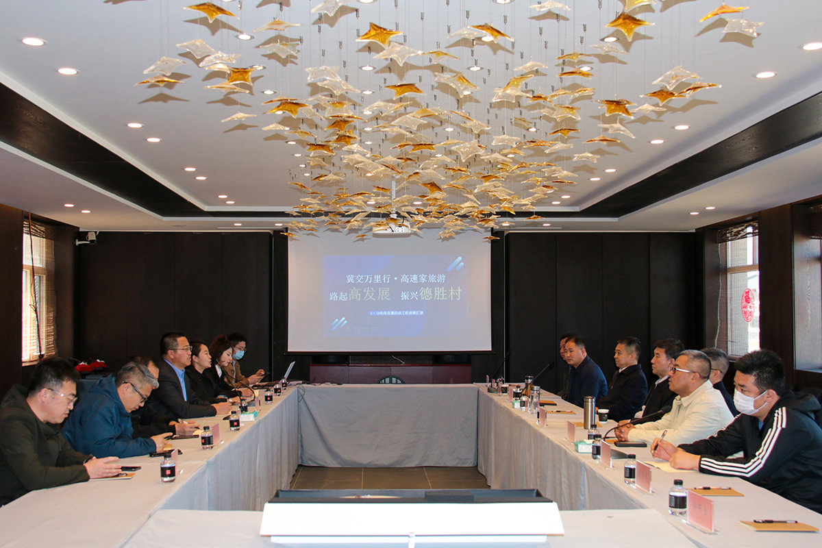 1651979800938265.jpg 張家口高發(fā)展公司主要領(lǐng)導(dǎo)調(diào)研指導(dǎo)公司專場直播籌備工作(小圖).jpg